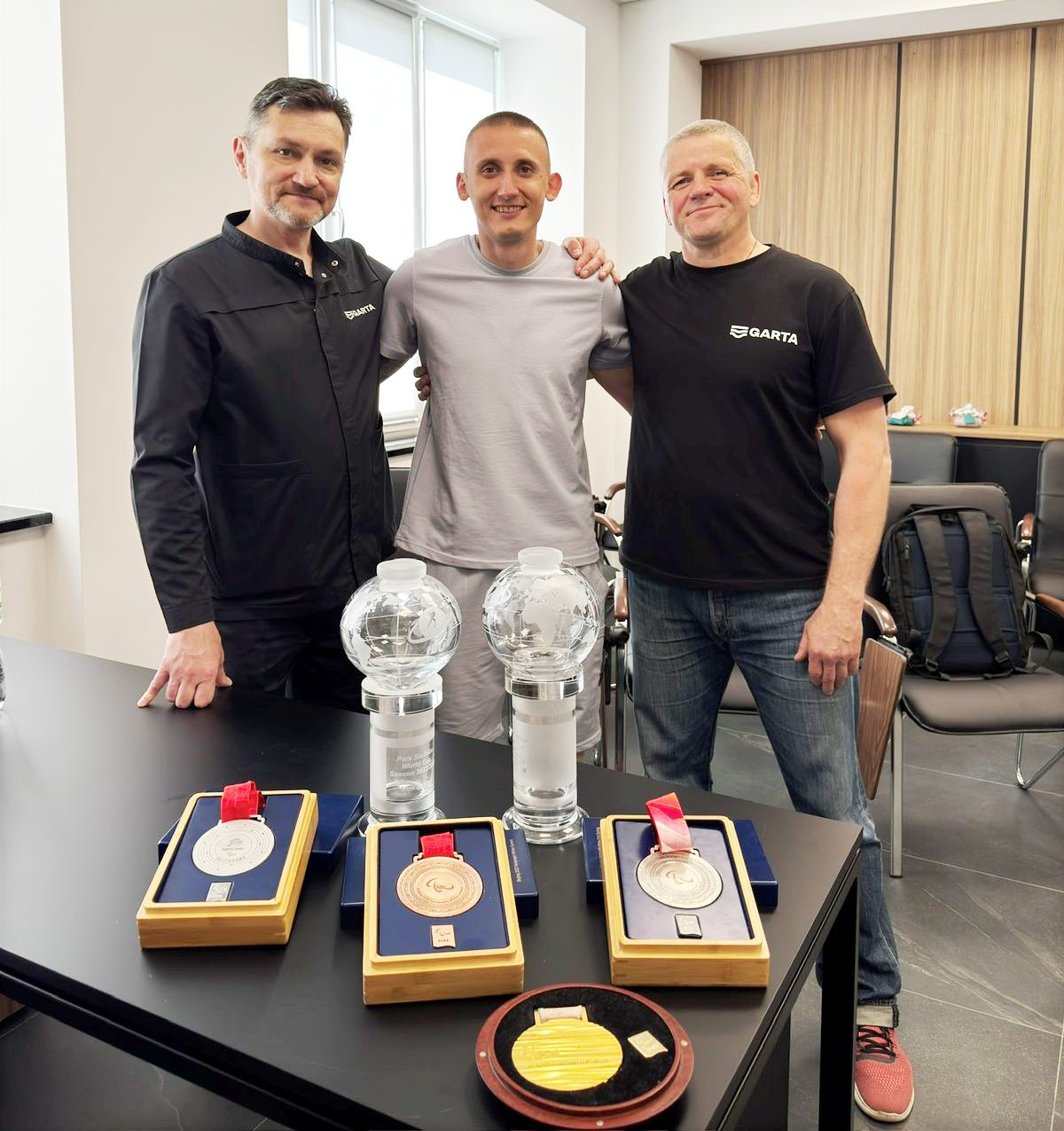   Заступник директора з медичних питань ТОВ Форвард-Орто, кандидат медичних наук Юрій Завіднюк Сергій Корнієнко  Тарас Радь.jpg